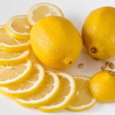 8 reasons to drink lemon water in the morning